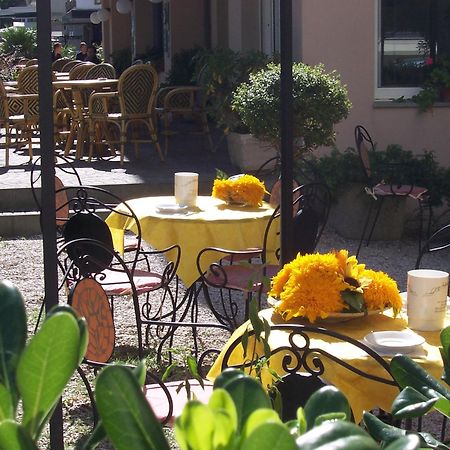 Hotel Des Bains Cattolica Exteriör bild