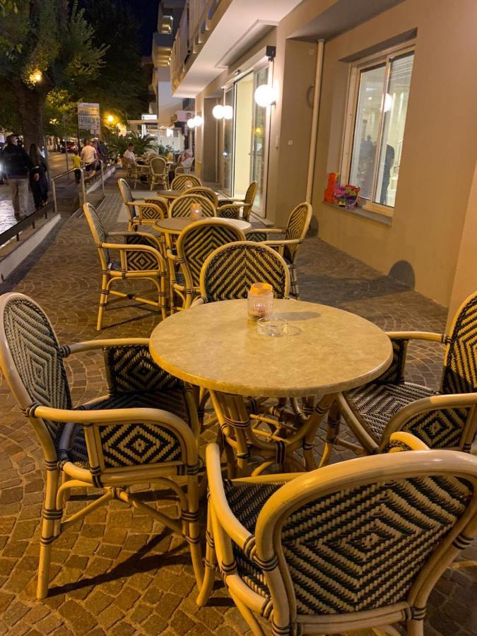 Hotel Des Bains Cattolica Exteriör bild