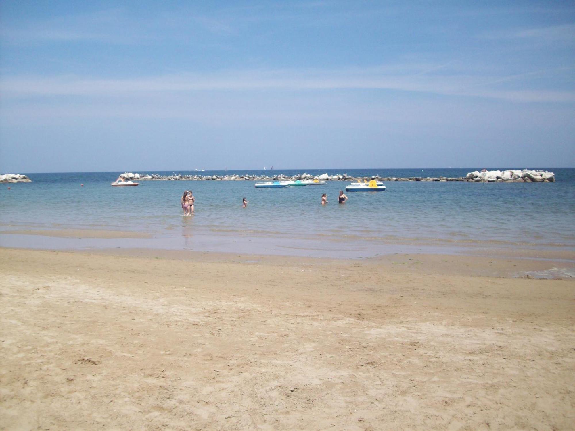 Hotel Des Bains Cattolica Exteriör bild